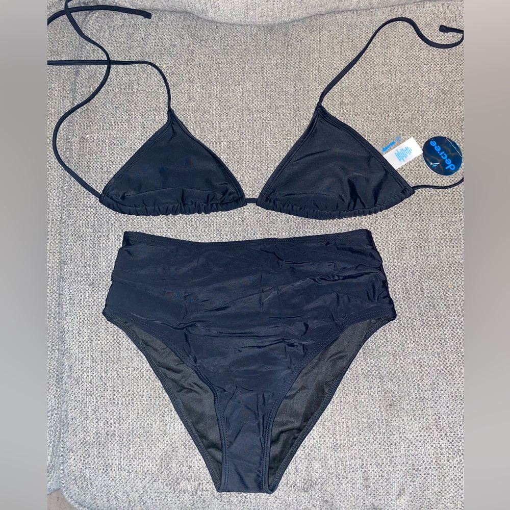 Women’s Size M bikini set brand new with tags never worn